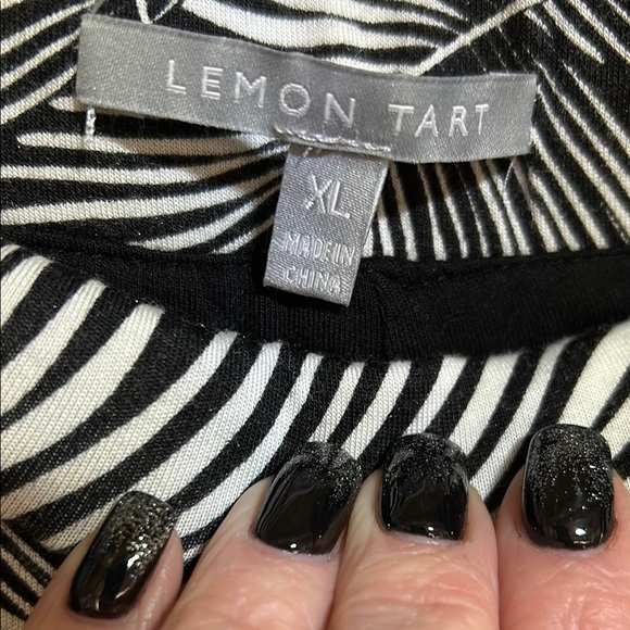 Chic Black and White Leaf Print Split, Wide Leg Pants and Top - Picture 2 of 7